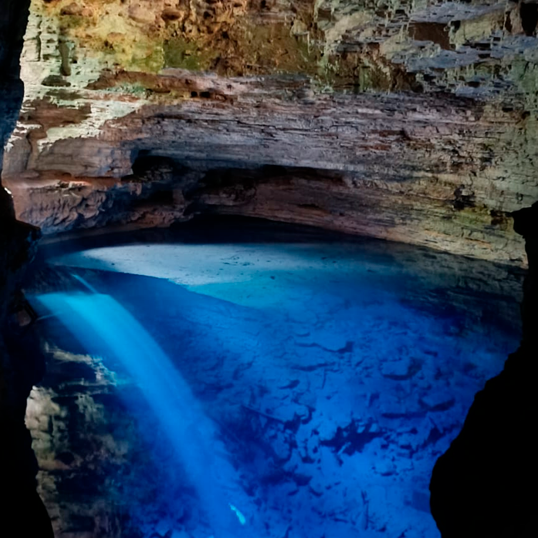 Poço Encantado e Poço Azul: Flutuação nas Águas Cristalinas da Chapada Diamantina